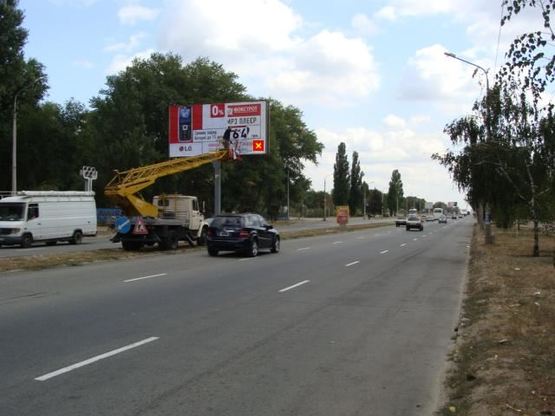 Фото рекламной плоскости по адресу Набережна магістраль - каскад, вхід на стадіон, напрямок руху до вокзалу