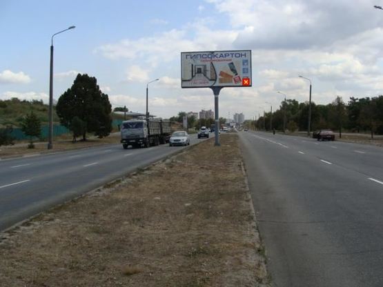 Фото рекламной плоскости по адресу Набережна магістраль - вул.Бульварна, АЗС, напрямок руху до вокзалу