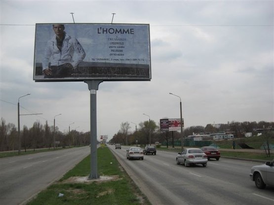 Фото рекламной плоскости по адресу Набережна магістраль  – бульв.Центральний