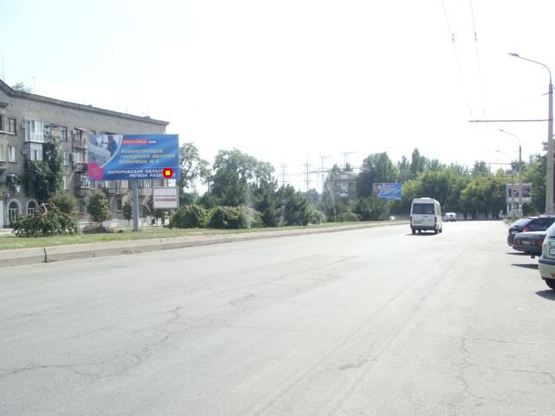 Фото рекламной плоскости по адресу пр.Металургів -д23.25, (средній), напрямок руху від пр.Соборного