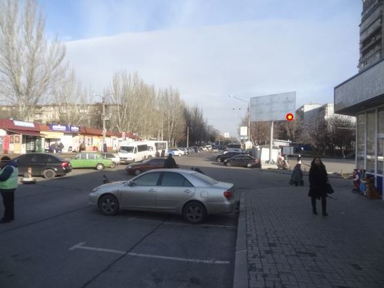 Фото рекламной плоскости по адресу Вул.8 березня (пр.Моторобудівників)— вул.Кругова, вход на рынок Анголенко, «Ева»