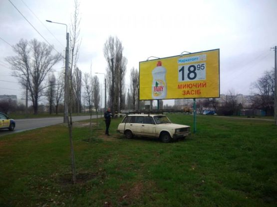 Фото рекламной плоскости по адресу пр. Лесі Українки (пр. 50 років Жовтня), вул. Якова Петруся (вул. Жукова)