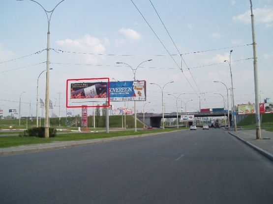 Фото рекламной плоскости по адресу Героев Сталинграда проспект / Московский проспект  (разделитель)
