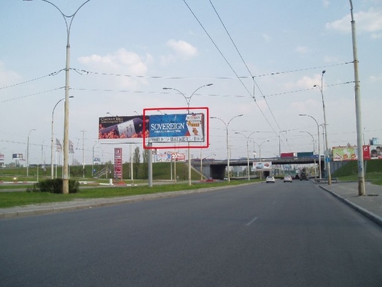 Фото рекламной плоскости по адресу Героев Сталинграда проспект / Московский проспект  (разделитель)