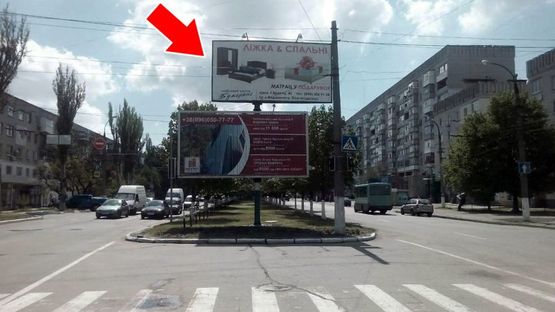 Фото рекламної площини за адресою вул. Київська - вул. Вадима Пугачoва (верх з Києва)