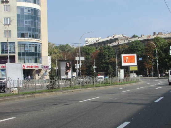 Фото рекламної площини за адресою Генерала Алмазова (Кутузова), 2 (розподілювач) рух від площі Лесі Українки