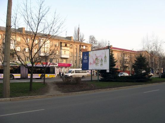 Фото рекламной плоскости по адресу вул. Родимцева, пр. Свободи в центр