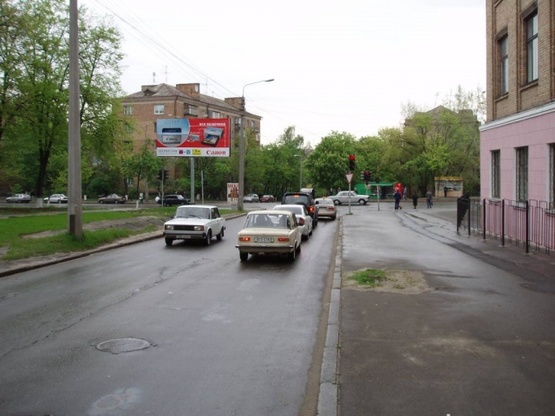 Фото рекламной плоскости по адресу Ивана Кудри / П.Лумумбы