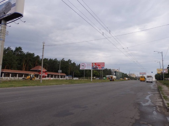 Фото рекламної площини за адресою Окружная дорога, 12. разделитель, по ходу к проспекту Победы