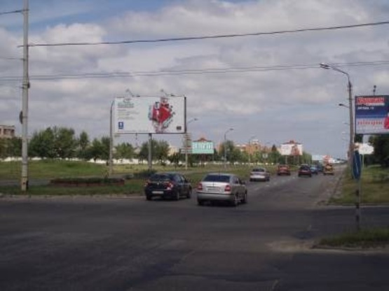 Фото рекламной плоскости по адресу Богатырская ул. (на разделителе) / Полярная