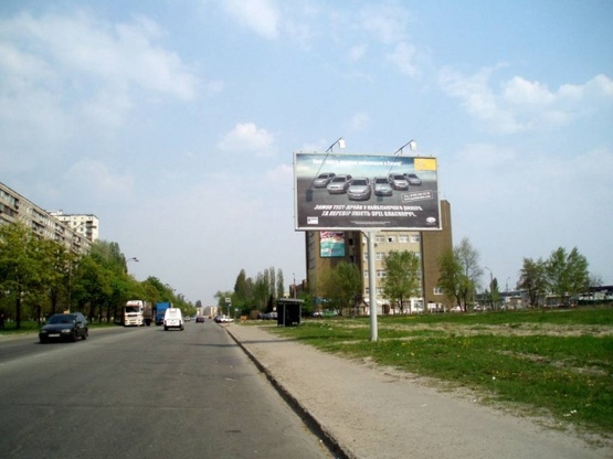 Фото рекламной плоскости по адресу Березняковская, напр.д.№38 (перед центральным входом в ТЦ"Там-Там")