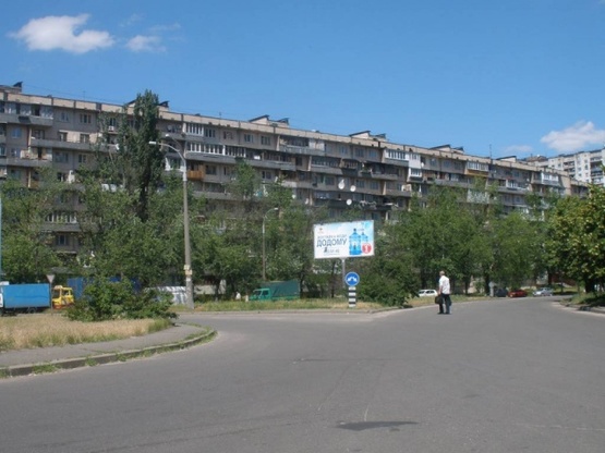 Фото рекламной плоскости по адресу Тычины, 9 (разд.треуг),