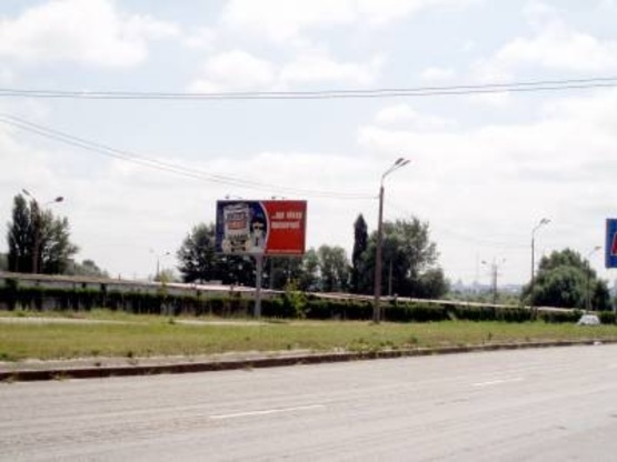 Фото рекламної площини за адресою Богатырская ул., за 150м по ходу от Петровки к ул. Луговая