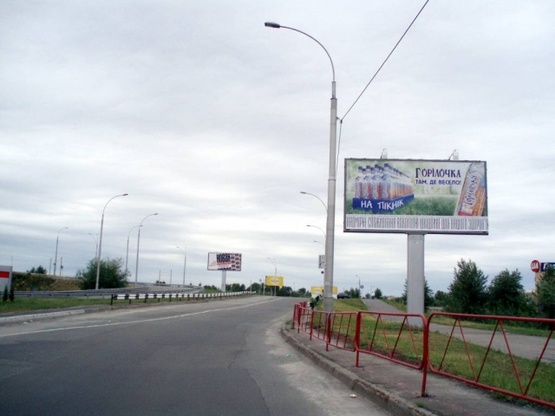 Фото рекламної площини за адресою Ватутина проспект / заезд на Бальзака