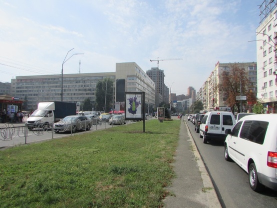 Фото рекламной плоскости по адресу Генерала Алмазова (Кутузова), 16/19 (розподілювач) рух в бік площі Лесі Українки