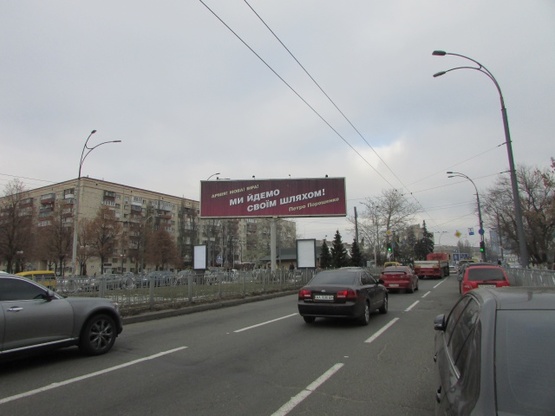 Фото рекламної площини за адресою Народного Ополчення, 1 / Севастопольська площа, розподілювач (правий)