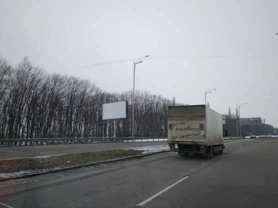 Фото рекламной плоскости по адресу Бориспіль-аєропорт (кінець алеі) на в'їзді з Бориспільске шосе (М-03), ліворуч