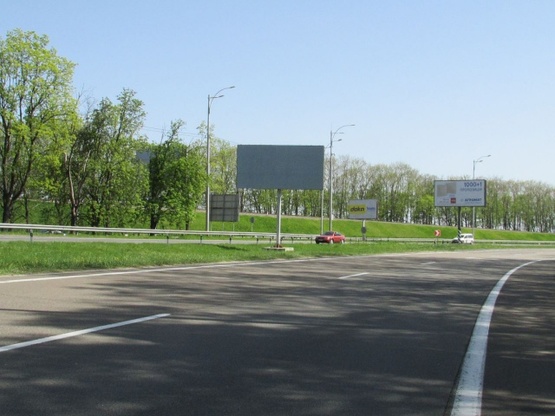 Фото рекламной плоскости по адресу Бориспільске шосе (М-03) в'їзді до алеі в напрямку Бориспіль-аєропорт рух із Киева (розподілювач)