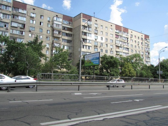 Фото рекламной плоскости по адресу Перова бульвар, 48 ( 80 метрів до перехрестя з вул. Кибальчича Миколи, рух від Троещини, ліворуч)