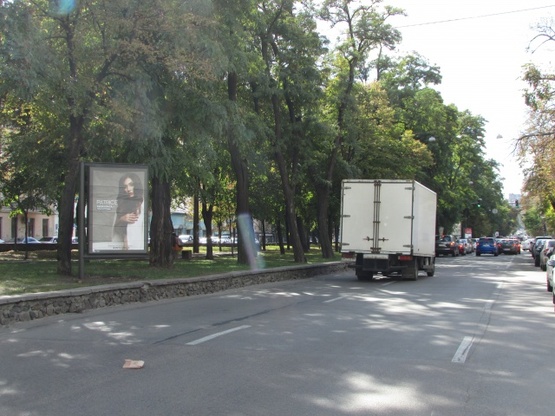 Фото рекламной плоскости по адресу Нижній Вал, 63 (за 100метрів до перехрестя з вул. Почайнинська)