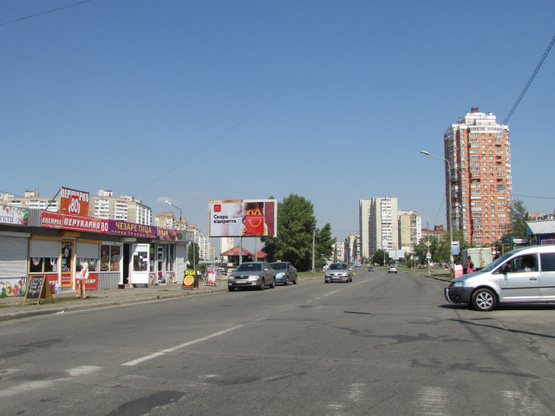 Фото рекламной плоскости по адресу Оноре де Бальзака, за 60 метрів руху до вул.Костянтина Данькевича, в напрямку вул.Марини Цвєтаєвої, ліворуч