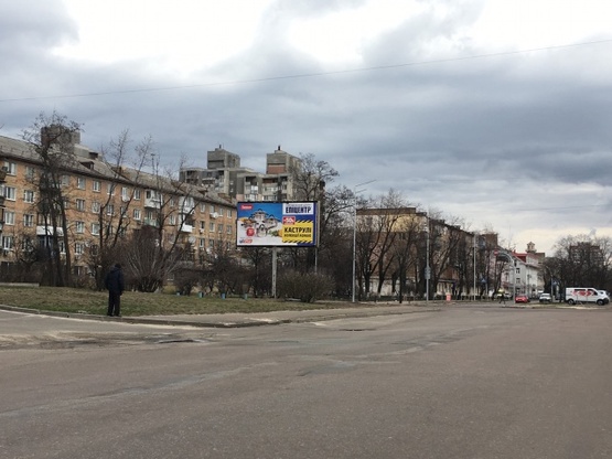 Фото рекламной плоскости по адресу Верховної Ради бульвар 1А / Миру проспект  (світлофор)