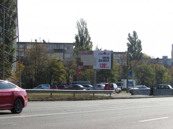 Фото рекламної площини за адресою Братиславська, 12 напроти  / Олександра Бойченка, рух до Броварського проспекту, ліворуч