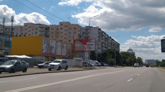 Фото рекламної площини за адресою Райдужна, між буд.13 та 15 (супермаркет "Фуршет")