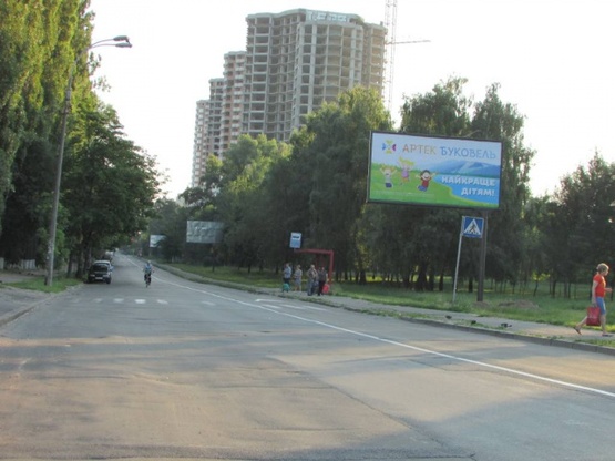 Фото рекламной плоскости по адресу Сім`ї Сосніних, 14, ліворуч