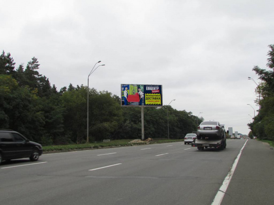 Фото рекламной плоскости по адресу Броварський проспект (розподілювач), рух в напрямку Броварів, за 200 метрів до АЗС "ОККО"