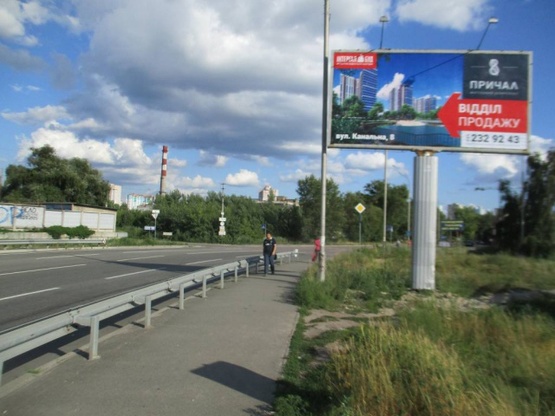 Фото рекламной плоскости по адресу Сортувальна / Канальна, рух від Дарницького шосе
