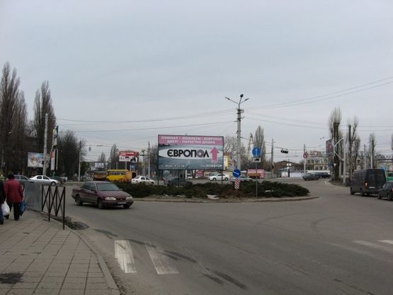 Фото рекламной плоскости по адресу пр. Свободи - вул. Вадима Пугачoва