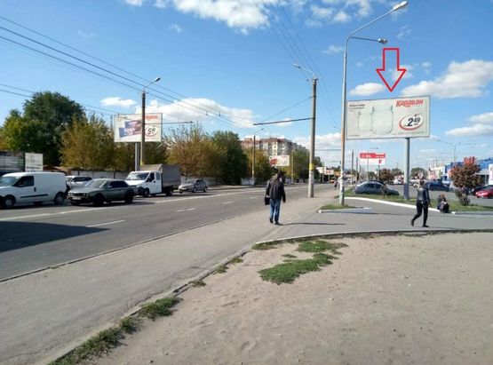 Фото рекламной плоскости по адресу вул. Березинська (ТРК Караван) 100 метрів від перехрестя