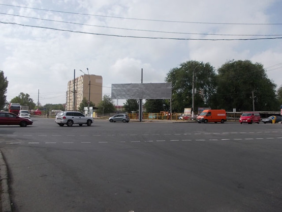 Фото рекламної площини за адресою Добровольского пр-т Паустовского автостоянка А левая