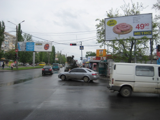 Фото рекламной плоскости по адресу Днепропетровская дорога угол Крыжановка А