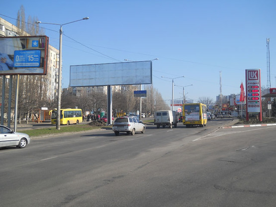 Фото рекламної площини за адресою Днепропетровская дорога №68 В правая