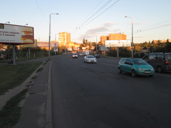 Фото рекламної площини за адресою Грушевского Мих. возле моста А правая