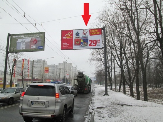 Фото рекламной плоскости по адресу Московский просп., напротив 256-В, в центр (ТРЦ Экватор, СМ Варус, автоцентр NISSAN, продуктовый рынок)