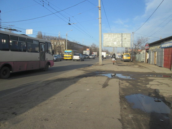 Фото рекламної площини за адресою Комарова №31 А