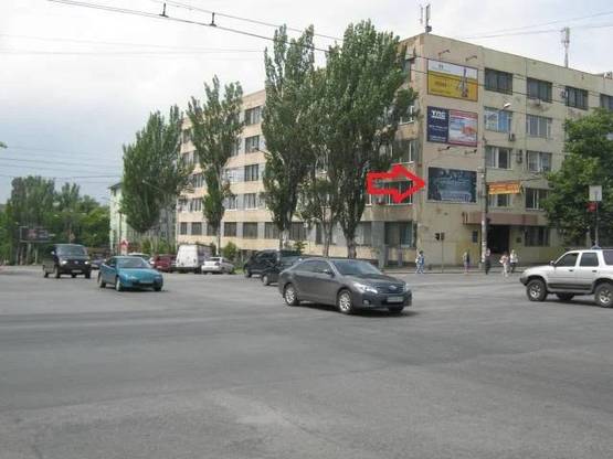 Фото рекламной плоскости по адресу 034_Запорожье_пр. Соборный /  ул Украинская (над входом) размер 293Х590