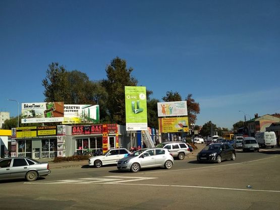Фото рекламной плоскости по адресу пр. Грушевського, на вїзд в місто (вертикальний)