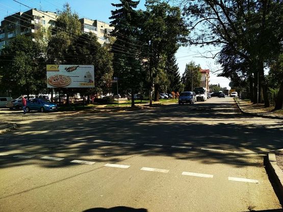 Фото рекламной плоскости по адресу вул. Мазепи (біля маг.  "Гостинний Дім")