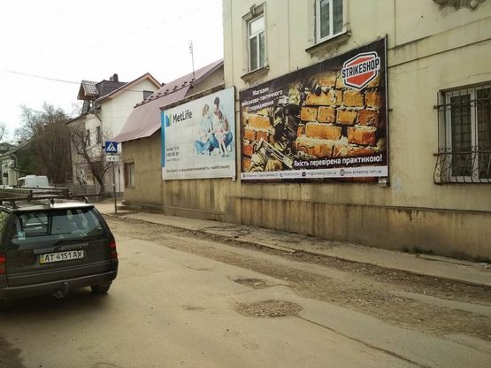 Фото рекламной плоскости по адресу вул. Валова, 10 (навпроти "Ватсонс"), середній