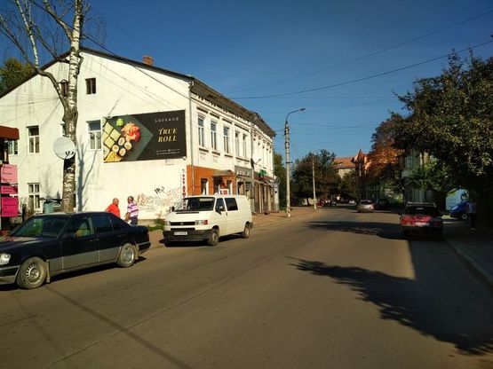 Фото рекламной плоскости по адресу вул. Мазепи, 57 (навпроти "Сандаліно") напрям на Чернівці