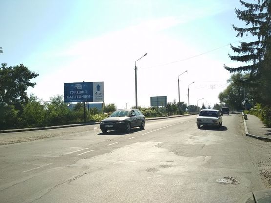 Фото рекламной плоскости по адресу вул. Шкрібляка (біля вербіжського мосту)