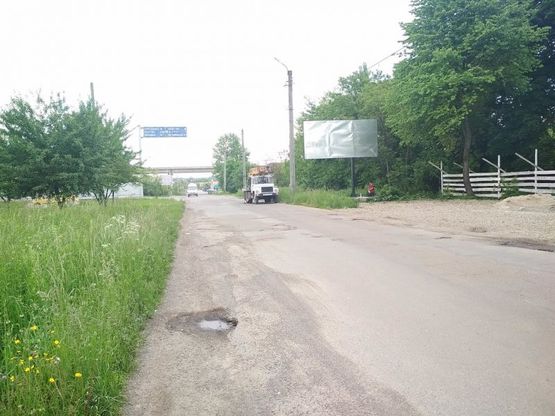 Фото рекламной плоскости по адресу вул. Петлюри (виїзд з Коломиї, напрям на П'ядики)
