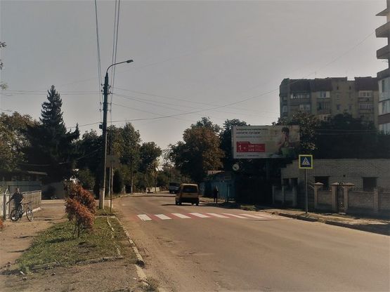 Фото рекламной плоскости по адресу вул. Мазепи  (біля рест. "Гомін"), напрям на Чернівці