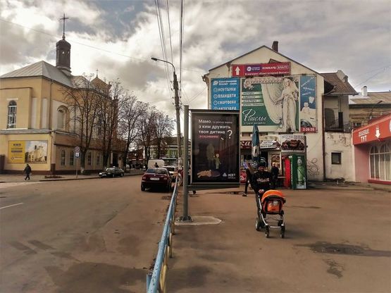 Фото рекламной плоскости по адресу вул. Мазепи (маг. "Берегиня")