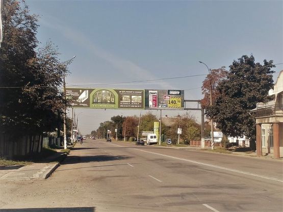 Фото рекламной плоскости по адресу вул. Карпатська (на перетяжці), напрям на Ів-Франк., правий