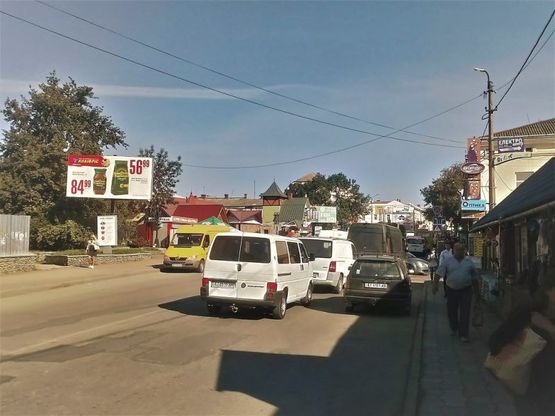 Фото рекламной плоскости по адресу пр. Грушевського (навпроти суду) напрям в центр